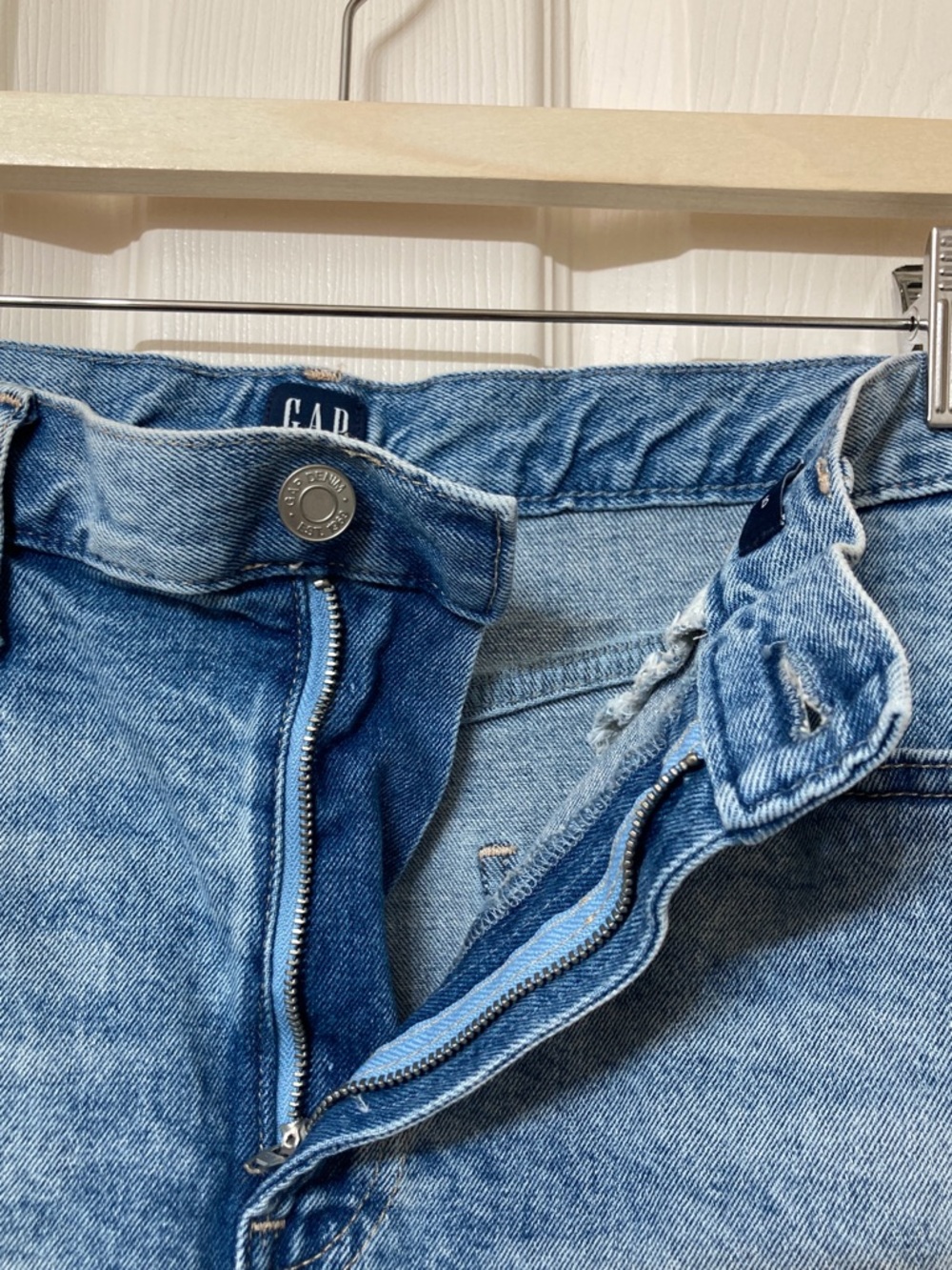 GAP Women's Light Wash High Rise Distressed Mini Denim Skirt 10 Coastal Cowgirl - Picture 3 of 6